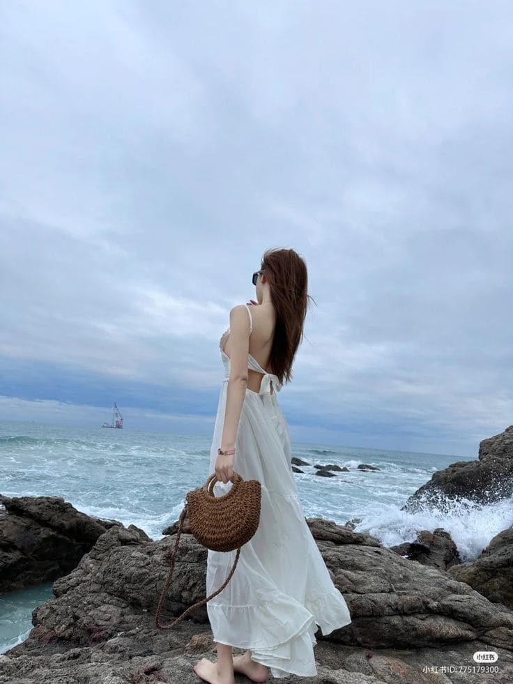 Váy Maxi Đi Biển Màu Trắng, Phong Cách Nàng Thơ Trên Bãi Biển 9 Các Kiểu Dáng Váy Maxi Đi Biển Màu Trắng Đẹp Mê Hồn - Váy Maxi Hở Lưng