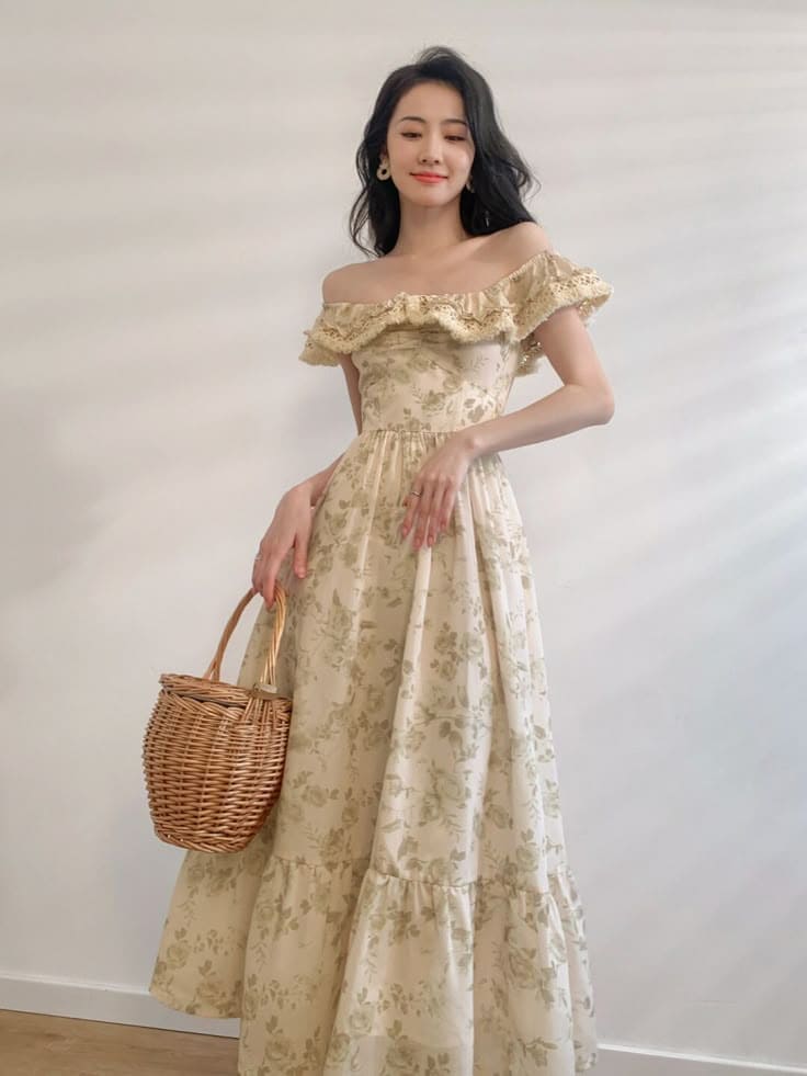 Sắm Váy Maxi Hoa Nhí Đi Biển Để Chụp Ảnh Sống Ảo Cực Chất 12 Màu sắc và họa tiết làm nên sức hút