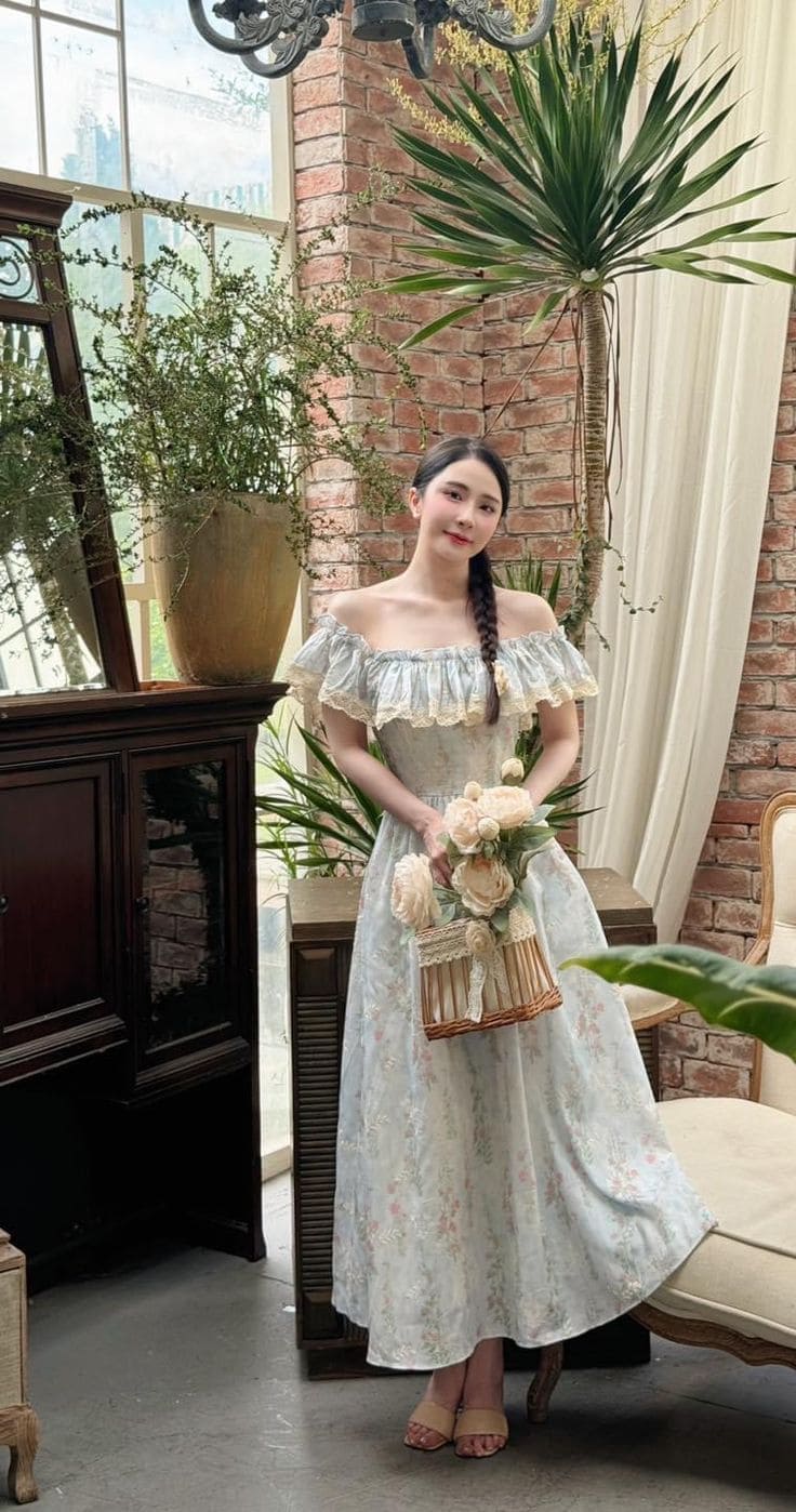 Sắm Váy Maxi Hoa Nhí Đi Biển Để Chụp Ảnh Sống Ảo Cực Chất 13 Cách phối đồ với váy maxi hoa nhí đi biển để “chất như nước cất”