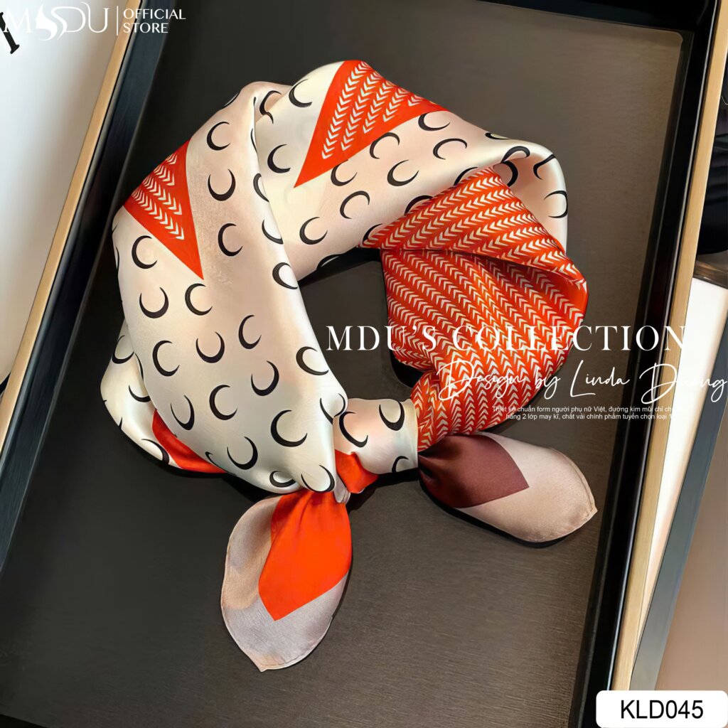 KLD045 - Khăn Lụa Mang Họa Tiết Trăng Lưỡi Liềm Cách Điệu Phối Màu Đầy Cá Tính 18 KLD045 – Khi Tinh Tế Giao Hòa Với Nét Táo Bạo Trong Thiết KếKLD045 – Khi Tinh Tế Giao Hòa Với Nét Táo Bạo Trong Thiết Kế