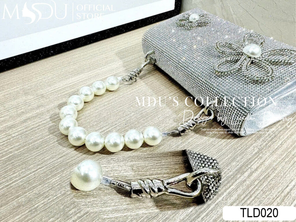 TLD020 – Túi Xách Đính Đá Pha Lê Hoa Ngọc Trai Lộng Lẫy 20 TLD020 – Điểm Nhấn Quyến Rũ Cho Phái Đẹp Hiện ĐạiTLD020 – Điểm Nhấn Quyến Rũ Cho Phái Đẹp Hiện Đại