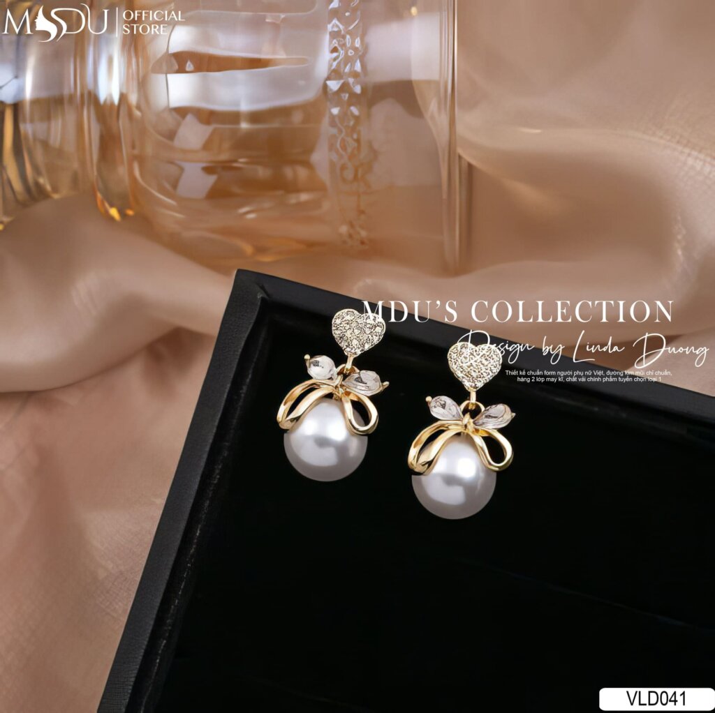 VLD041 – Hoa Tai Trái Tim Đính Nơ & Ngọc Trai 19 VLD041 – Dịu Dàng Như Một Cái Chạm Nhẹ, Đủ Khiến Trái Tim Rung Động