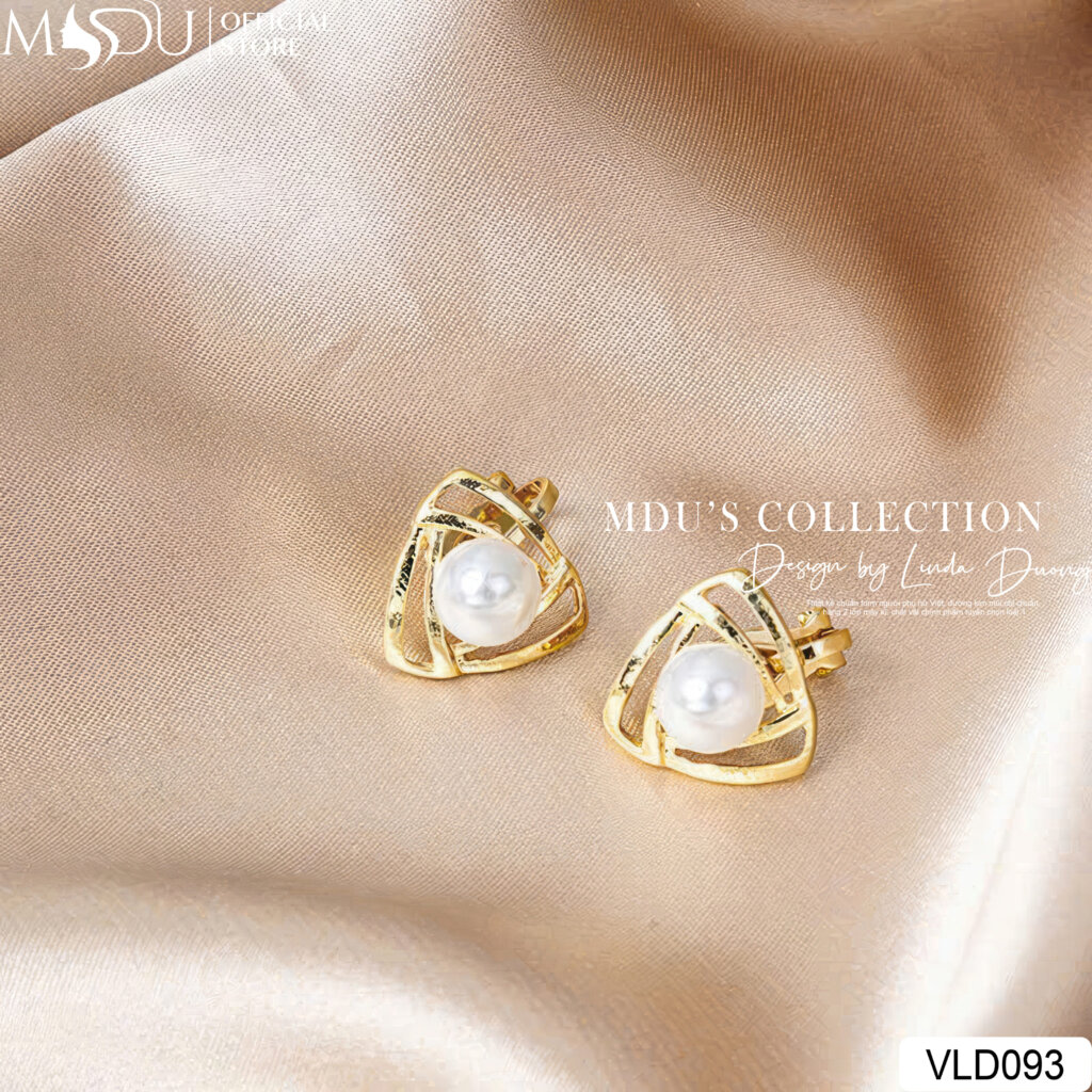 VLD093 – Đôi Hoa Tai Tam Giác Lồng Ngọc Kiêu Kỳ Và Tinh Tế 18 VLD093 – Nét Cắt Hình Học Gói Gọn Vẻ Đẹp Nữ Tính