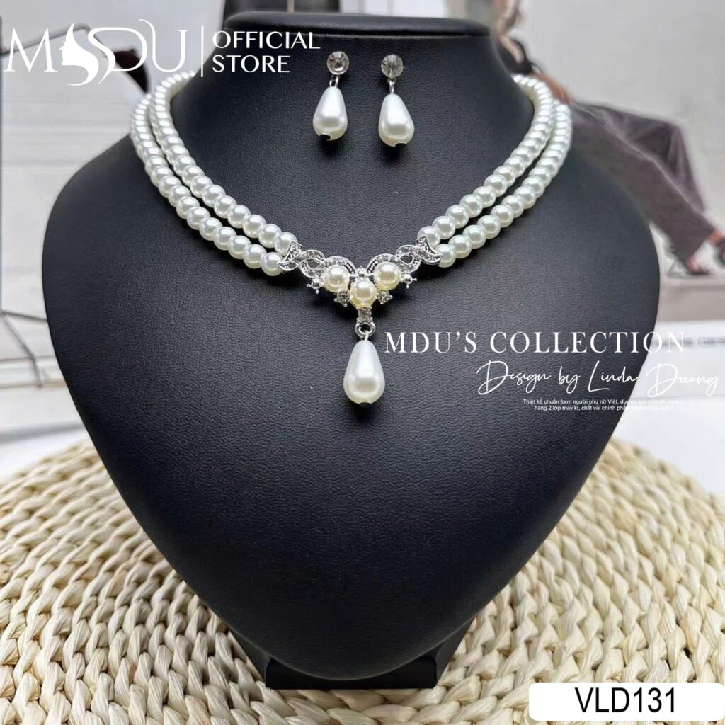VLD131 – Bộ Trang Sức Ngọc Trai Kép Đính Giọt Lệ Pha Lê Kiêu Sa 19 Bộ Trang Sức VLD131 – Vẻ Đẹp Tinh Tế Gói Gọn Trong Một Ánh NhìnBộ Trang Sức VLD131 – Vẻ Đẹp Tinh Tế Gói Gọn Trong Một Ánh Nhìn