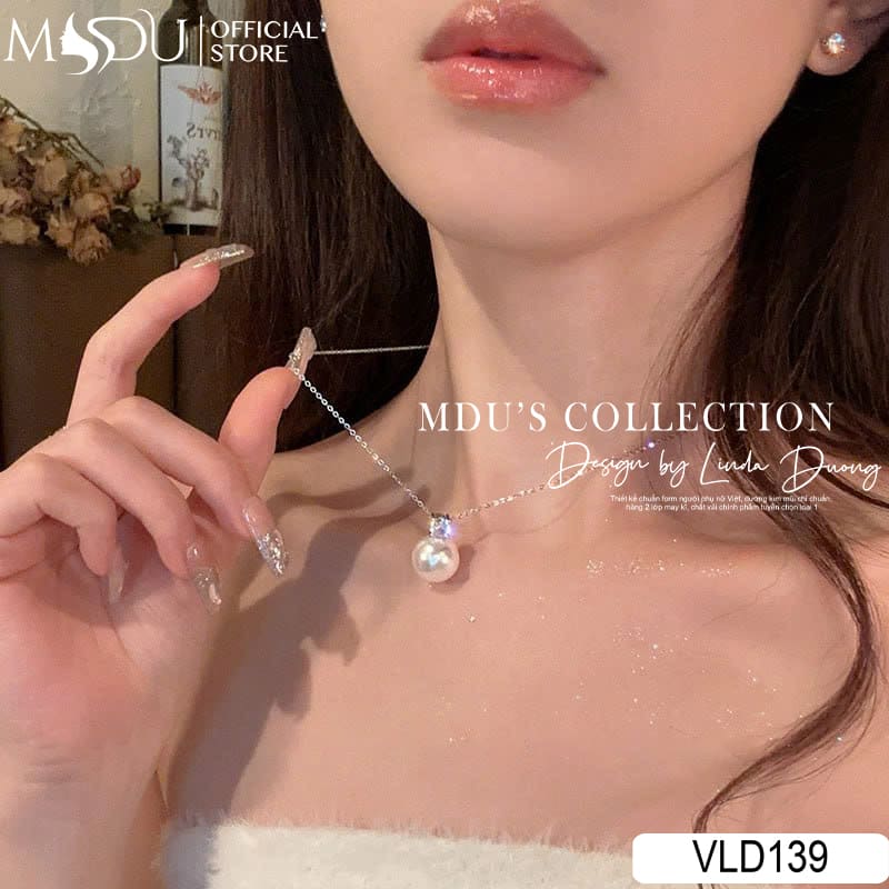 VLD139 – Dây Chuyền Mặt Ngọc Trai Tròn Kèm Đá Pha Lê Lấp Lánh 18 VLD139 – Dây Chuyền Ngọc Trai Kèm Đá Pha Lê Thanh Lịch