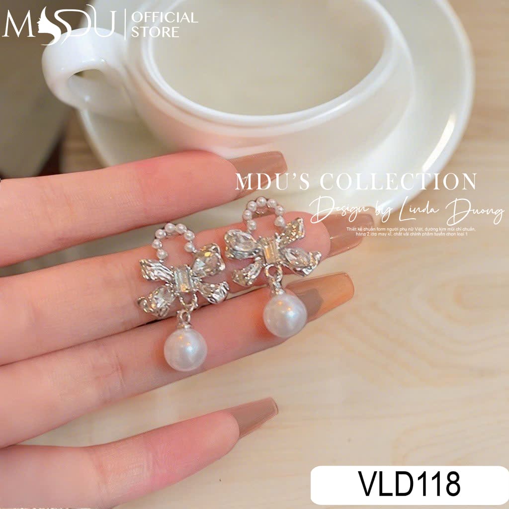VLD118 – Bông Tai Nơ Kiểu Cổ Ánh Kim & Ngọc Trai 19 Nét Cổ Điển Được Tái Hiện Trong Thiết Kế VLD118