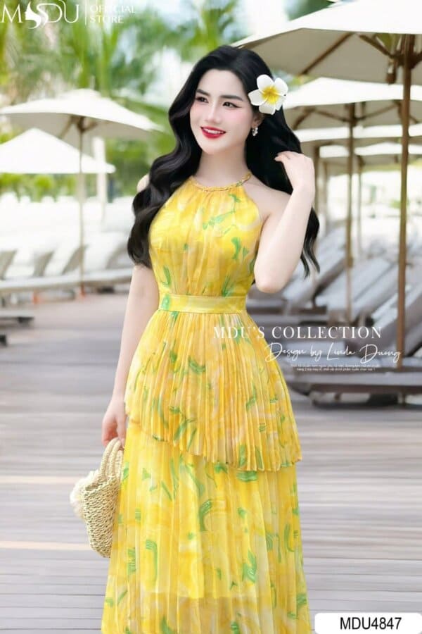 Gợi Ý Mix & Match Thời Trang Đi Biển Mùa Hè Dành Riêng Cho Phái Đẹp 3 Xu Hướng Thời Trang Đi Biển Mùa Hè 2025 - Váy Maxi