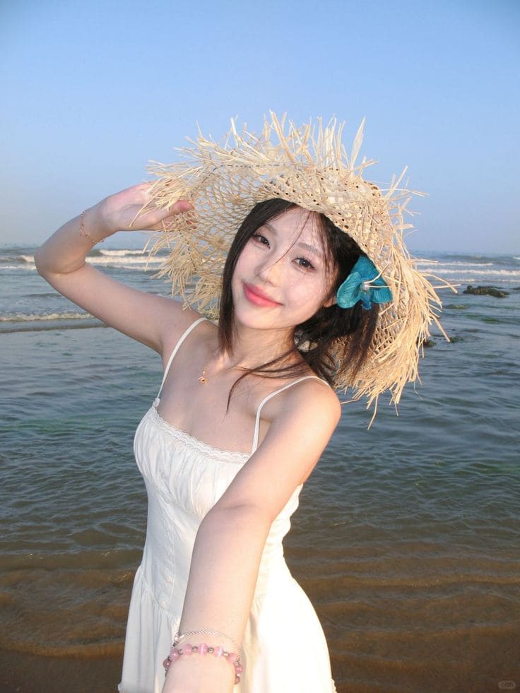 Trang Phục Đi Biển Đẹp: Phối Đồ Chuẩn Không Cần Chỉnh Cho Nàng 2 Vì Sao Trang Phục Đi Biển Đẹp Là Tâm Điểm Của Mọi Người Đi?