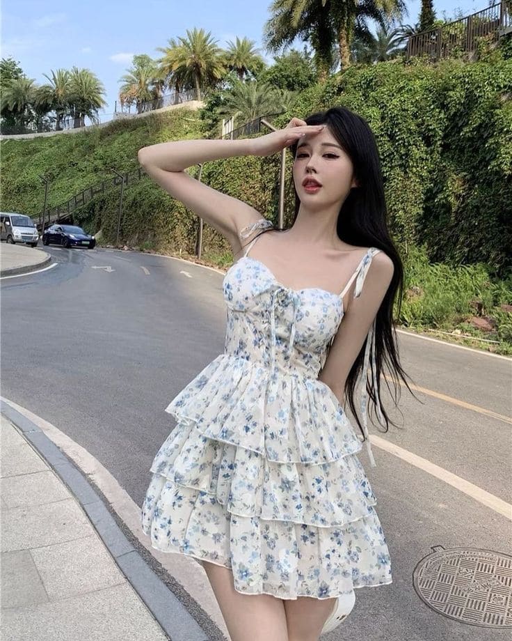 Váy 2 Dây Hoa Đi Biển Đơn Giản Nhưng Đầy Quyến Rũ Và Thời Trang 5 Các kiểu váy 2 dây hoa đi biển hot nhất 2025 -