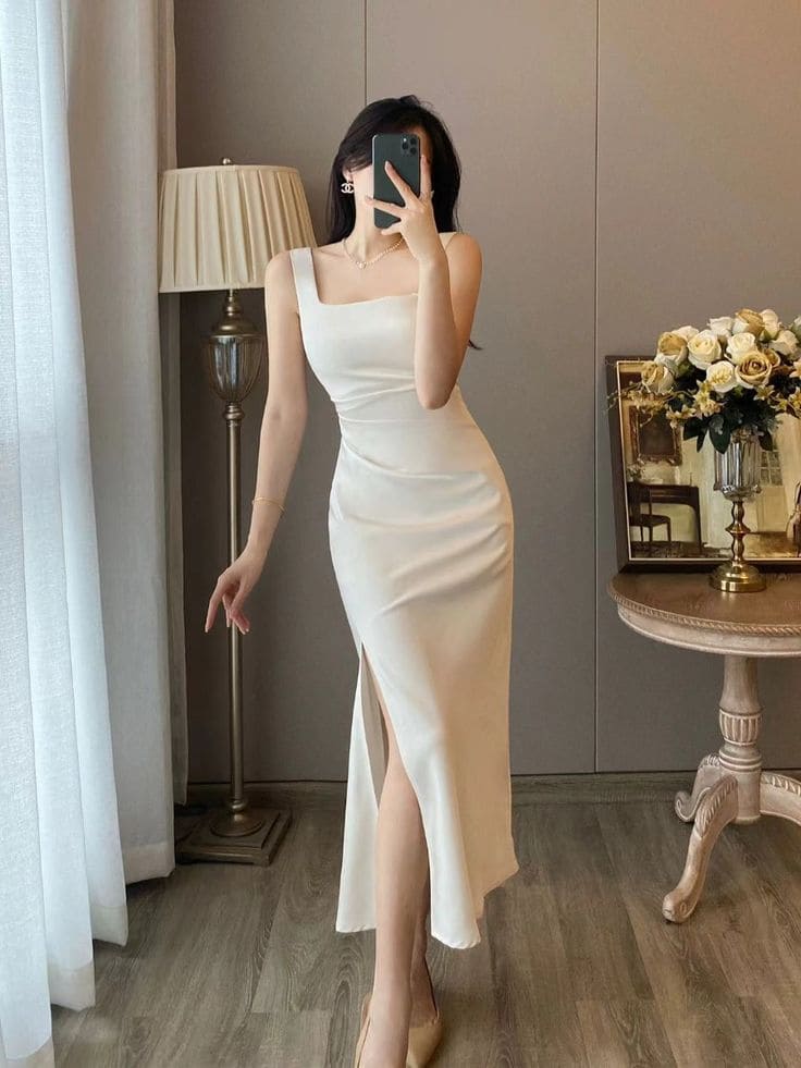 Tỏa Sáng Mùa Hè Với Váy Body Đi Biển – Dáng Vẻ Mơ Mộng Và Cuốn Hút 8 Các Mẫu Váy Body Đi Biển Đẹp Nhất 2025 - Váy Body 2 Dây