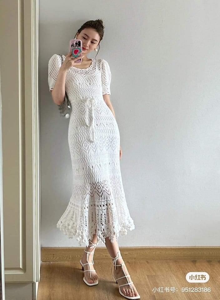 Phối Đồ Với Váy Bohemian Đi Biển. Bí Kíp Lên Hình "Nghìn Like" 7 Gợi ý 7 mẫu váy bohemian đi biển đẹp mê hồn - Váy đan móc trắng vintage