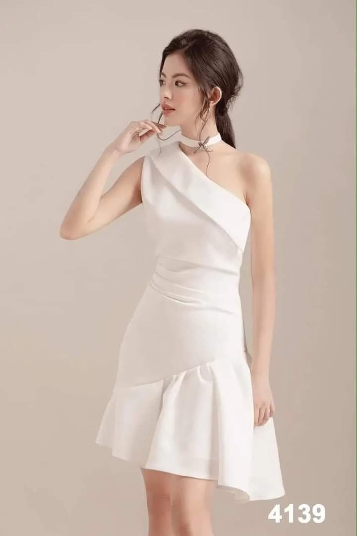 Khơi Gợi Sự Quyến Rũ Với Những Mẫu 5 Váy Đi Biển Lệch Vai Hot Nhất Hè Này 4 Các kiểu váy đi biển lệch vai hot nhất 2025 - Váy mini lệch vai