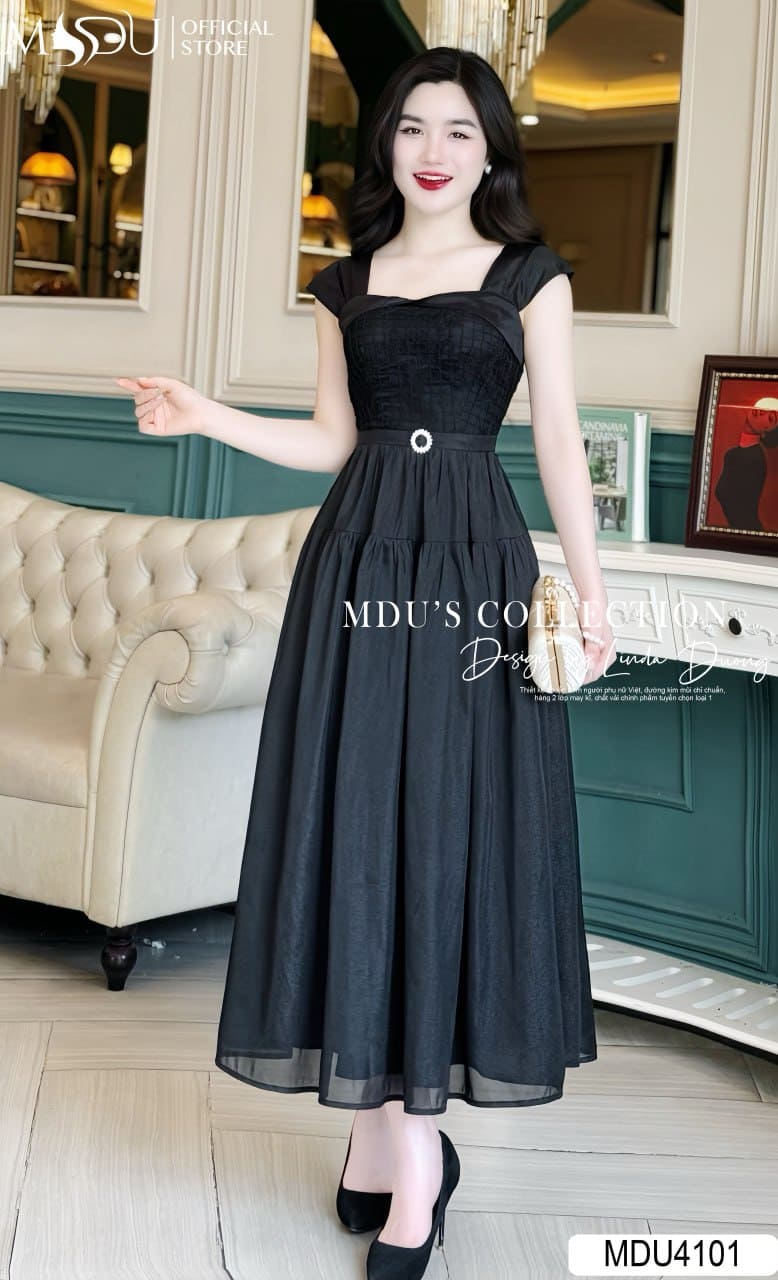 Tỏa Sáng Kiêu Sa Với Những Thiết Kế Váy Đi Biển Màu Đen Đầy Cuốn Hút 5 Các Kiểu Dáng Váy Đi Biển Màu Đen Đẹp Mê Hồn - Váy Hai Dây Đen