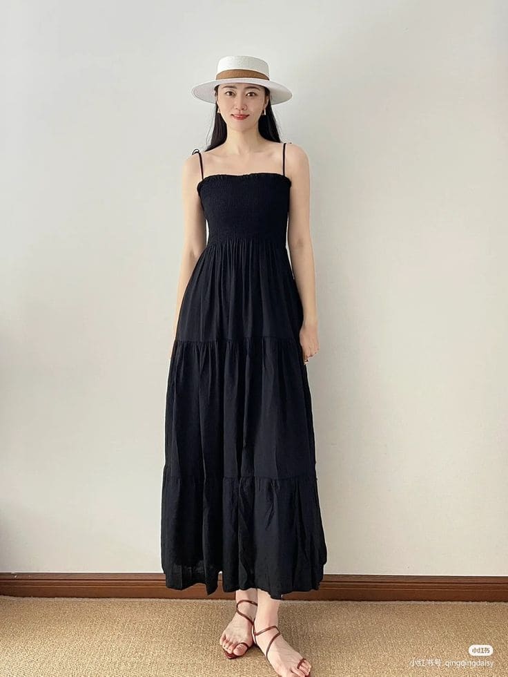 Tỏa Sáng Kiêu Sa Với Những Thiết Kế Váy Đi Biển Màu Đen Đầy Cuốn Hút 10 Cách Phối Đồ Với Váy Đi Biển Màu Đen Chuẩn Xịn