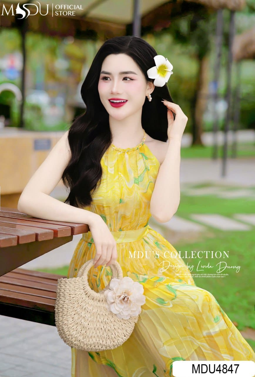 Biến Hóa Phong Cách Với Váy Mặc Đi Biển Đẹp Để Thành Nữ Hoàng Của Bãi Biển 10 Các Kiểu Váy Mặc Đi Biển Đẹp Lung Linh Cho Chị Em - Váy Cổ Yếm