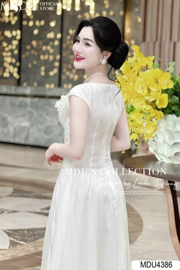 Gợi Ý TOP 5+ Váy Maxi Trắng Đi Biển Khiến Ai Cũng Phải Ngoái Nhìn 9 Chụp Ảnh Biển Với Váy Maxi Trắng – Bí Kíp “Sống Ảo” Đỉnh Cao
