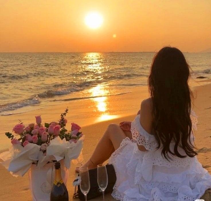 Gợi Ý 5 Tư Thế Chụp Ảnh Đi Biển Cực Chill Bắt Trọn Nắng Vàng 5 Chọn thời điểm lý tưởng để chụp ảnh đi biển