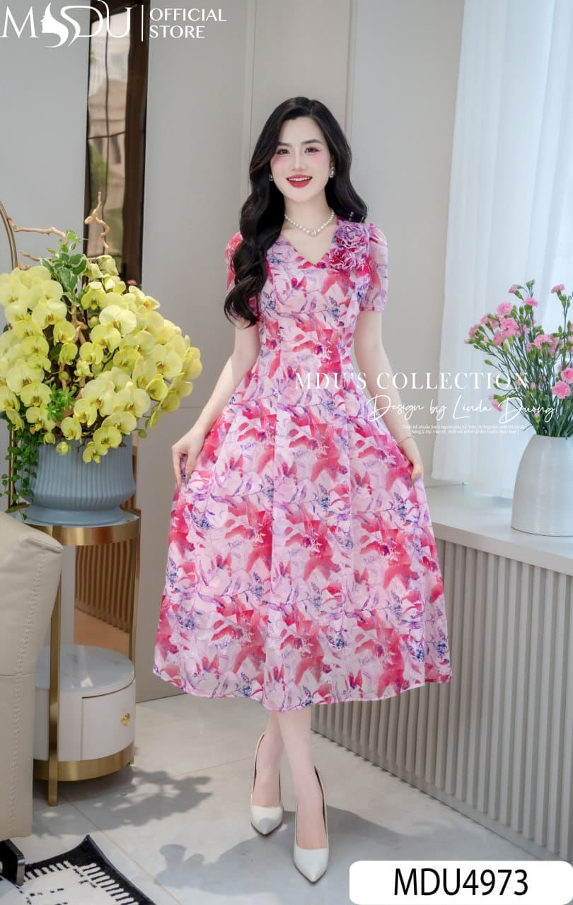 Váy Thiết Kế MDU4973 Dáng Xòe Dài Hồng Đỏ Phối Tím Vai Hoa 3D Cổ Tim 23 Váy Thiết Kế MDU4973 Tằm Ép Hoa Chìm Dáng Xòe Dài Hồng Đỏ Phối Tím Vai Hoa 3D Cổ Tim