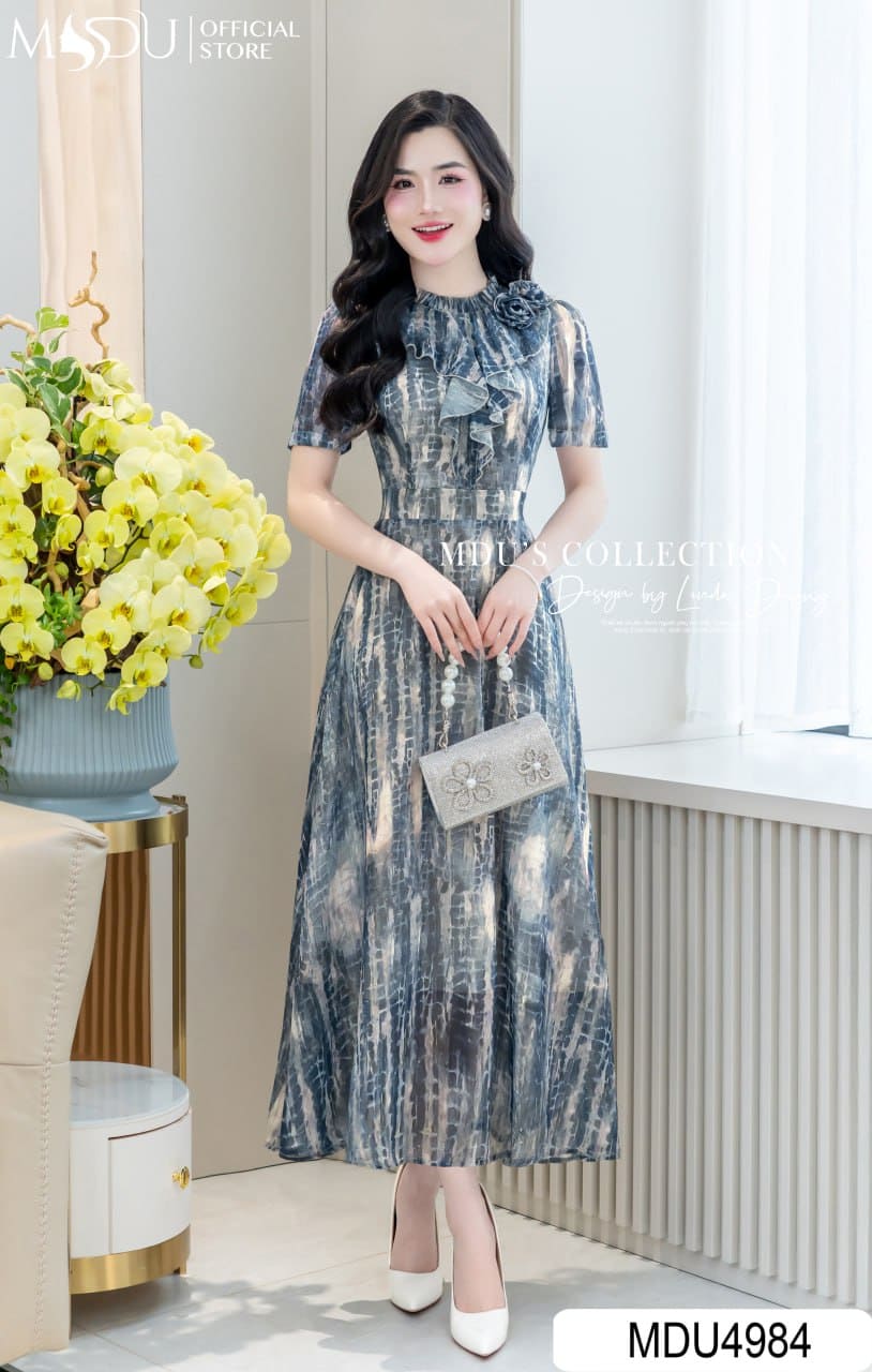 Váy Thiết Kế MDU4984 Tơ Óng Cao Cấp Cổ Bèo Đính Hoa Vai Sang Trọng 22 Váy Thiết Kế MDU4984 Tơ Óng Cao Cấp Dáng Xòe Dài Cổ Bèo Đính Hoa Vai Sang Trọng