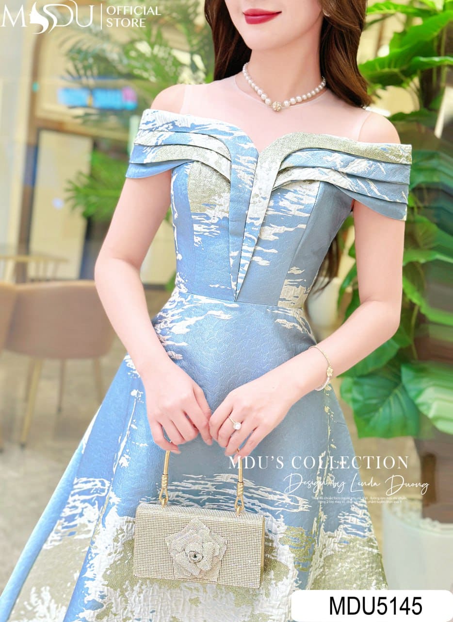 Top Mẫu Váy Dạ Hội Trung Niên Đẹp, Thanh Lịch Và Sang Trọng Nhất 2025 14 Trang Sức – Tăng Thêm Sự Tỏa Sáng Cho Váy Dạ Hội Trung Niên