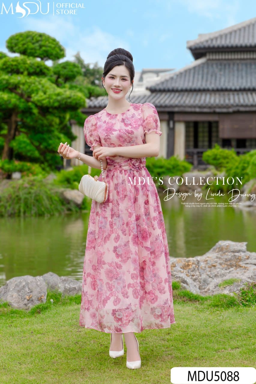 Váy Thiết Kế MDU5088 Tơ Xước Hồng Pastel Dáng Xòe Nhẹ Hoa Đính Eo Thanh Lịch 20 Váy Thiết Kế MDU5088 Tơ Xước Hồng Pastel Dáng Xòe Nhẹ Hoa Đính Eo Thanh Lịch