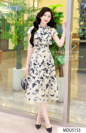 Váy Thiết Kế MDU5153 Lụa Mango Dáng Xòe Nhẹ Cổ Tàu Phối Nơ Họa Tiết Bướm Hoa Đen Trên Nền Kem