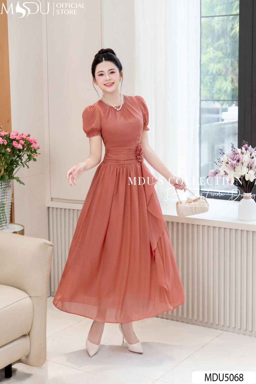 Váy Thiết Kế MDU5068 Tơ Óng Cam San Hô Duyên Dáng Tay Bồng Nhẹ Cổ Tròn Thanh Thoát Hoa Đính Eo Lệch Nữ Tính 21 Váy Thiết Kế MDU5068 Tơ Óng Cam San Hô Duyên Dáng – Tay Bồng Nhẹ – Cổ Tròn Thanh Thoát – Hoa Đính Eo Lệch Nữ Tính