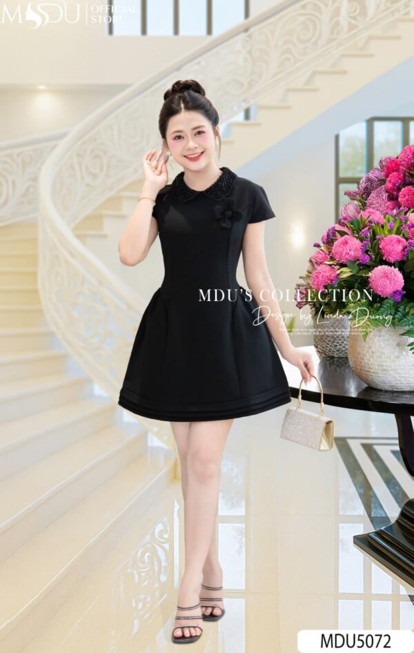 Váy Thiết Kế MDU5072 Tuyết Mưa Hàn Cao Cấp Cổ Tròn Phối Ngọc – Tinh Tế, Quyến Rũ Và Sang Trọng