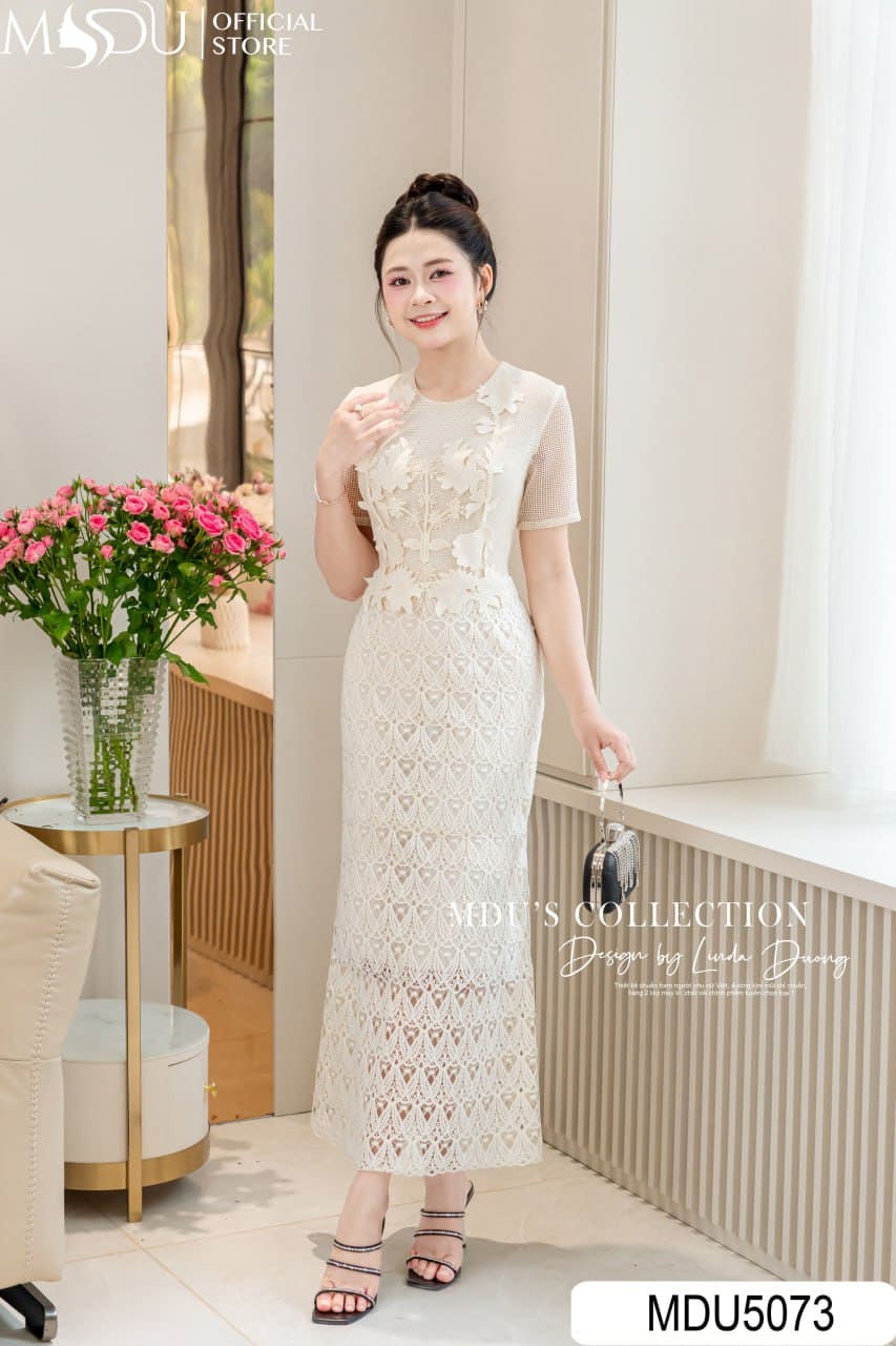 Váy Thiết Kế MDU5073 Ren Nổi Cao Cấp Dáng Đuôi Cá Thanh Thoát Và Sang Trọng 23 Váy Thiết Kế MDU5073 Ren Nổi Cao Cấp Dáng Đuôi Cá – Thanh Thoát Và Sang Trọng Trong Từng Đường Kim Mũi Chỉ