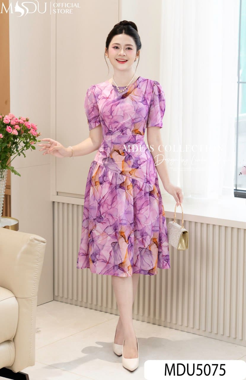 Váy Thiết Kế MDU5075 Lụa Hàn Mềm Mại Cổ Tròn Tay Bồng Ngọt Ngào Và Bay Bổng Như Ánh Nắng Chiều 22 Váy Thiết Kế MDU5075 Lụa Hàn Mềm Mại Cổ Tròn Tay Bồng – Ngọt Ngào Và Bay Bổng Như Ánh Nắng Chiều