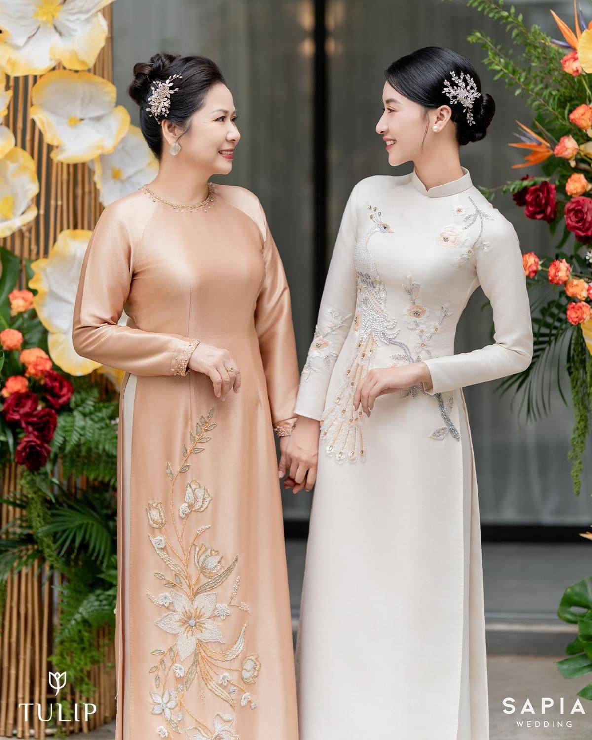 Top 9 Áo Dài Dự Tiệc Cho Mẹ Cô Dâu: Lựa Chọn Tôn Vinh Vẻ Đẹp Đằm Thắm 13 Áo Dài Dự Tiệc Cho Mẹ Cô Dâu Trong Tiệc Cưới Ngoài Trời