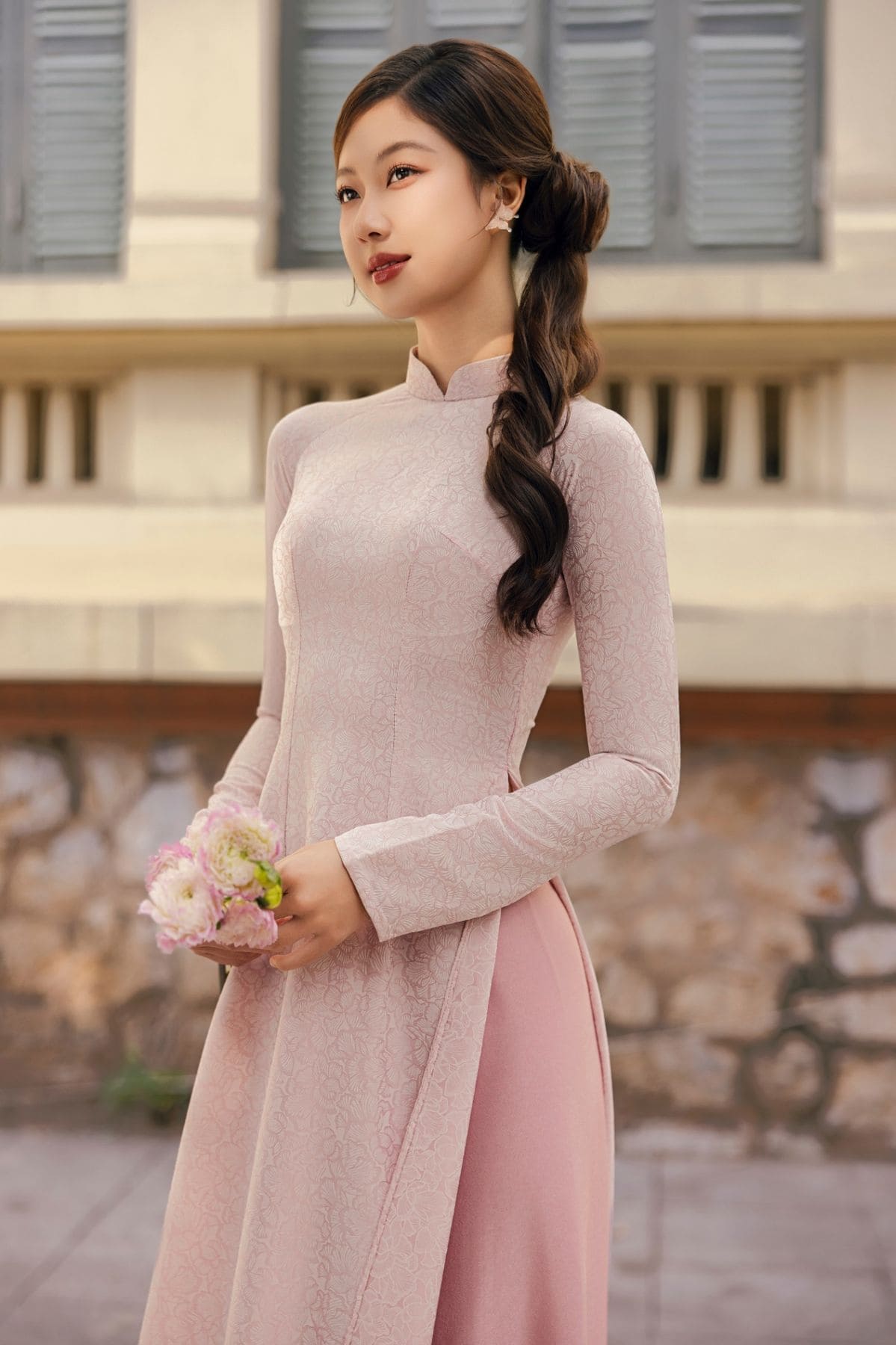 Mẹo Chọn Áo Dài Dự Tiệc Cho Người Lùn – Nhỏ Nhắn Vẫn Rạng Ngời 6 Chọn Kiểu Dáng Phù Hợp Cho Áo Dài Dự Tiệc Cho Người Lùn