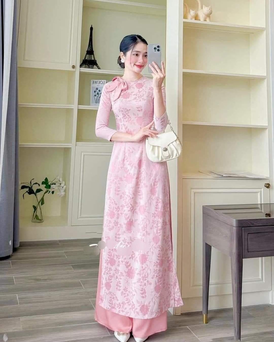 Mẹo Chọn Áo Dài Dự Tiệc Cho Người Lùn – Nhỏ Nhắn Vẫn Rạng Ngời 16 Chọn Túi Xách Phù Hợp Với Áo Dài Dự Tiệc Cho Người Lùn