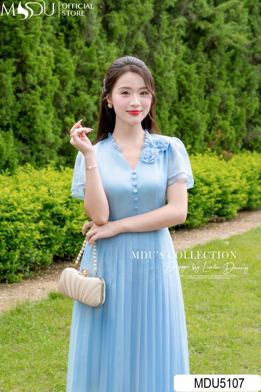 8 Kiểu Tóc Đẹp Cho Váy Dạ Hội Giúp Bạn Tỏa Sáng Như Nữ Hoàng 9 Kiểu Tóc Đẹp Cho Váy Dạ Hội: Tóc Mái Lệch Quyến Rũ