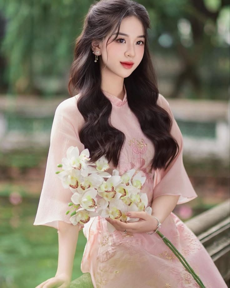 8 Kiểu Tóc Đẹp Cho Váy Dạ Hội Giúp Bạn Tỏa Sáng Như Nữ Hoàng 15 Kiểu Tóc Đẹp Cho Váy Dạ Hội Với Mặt Dài