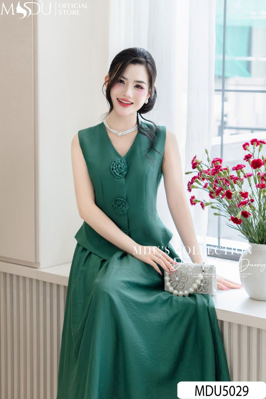 Gợi Ý Chọn Váy Dạ Hội Cho Mẹ Cô Dâu: Sang Trọng, Thanh Lịch 13 Trang Sức Tinh Tế Cho Váy Dạ Hội Mẹ Cô Dâu