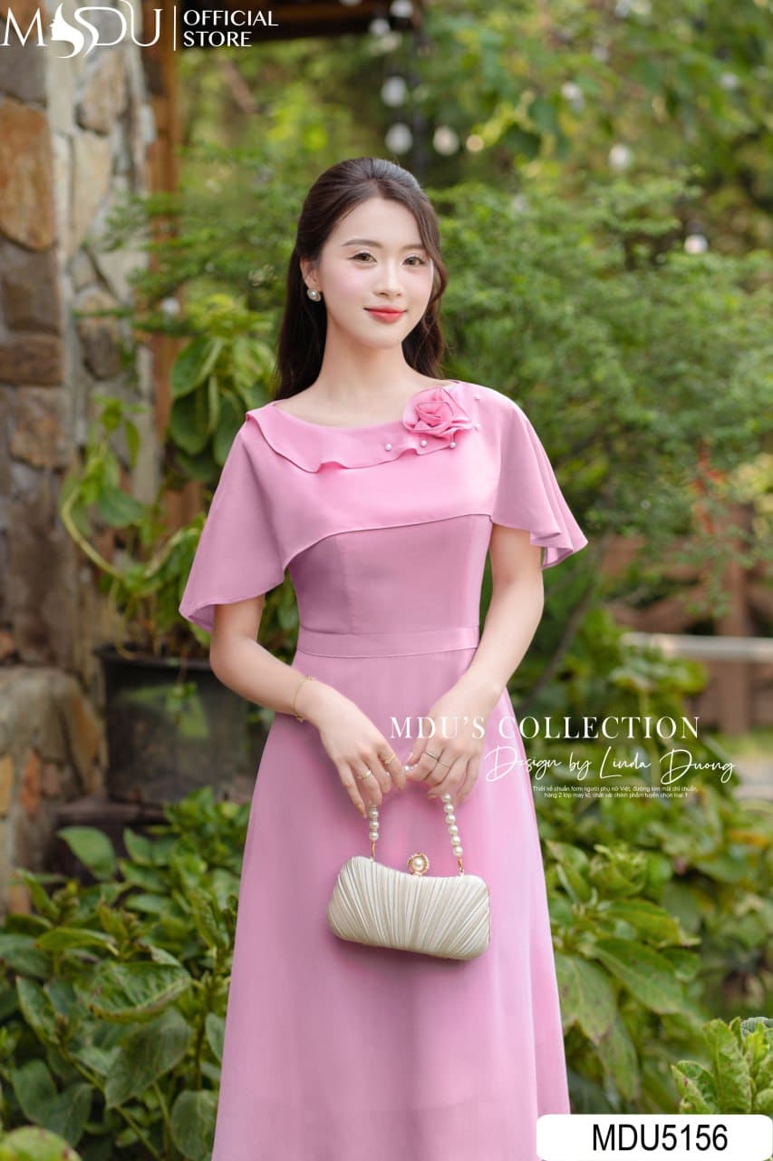 Top 10 Váy Dạ Hội Cho Người Thấp – Khi Chiều Cao Không Còn Là Vấn Đề 13 Chọn Chất Liệu Cho Váy Dạ Hội Dành Cho Người Thấp