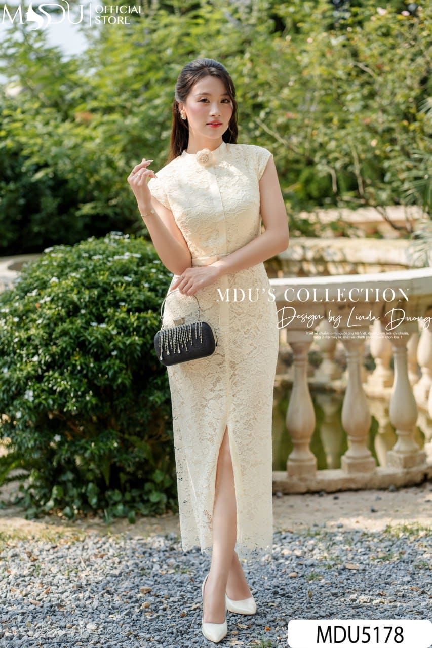 Váy Thiết Kế MDU5178 Ren Mềm Dáng Ôm Dài Kem Hoa Nổi Cổ Cao Đai Eo Thanh Lịch 13 Váy Thiết Kế MDU5178 Ren Mềm Dáng Ôm Dài Kem Hoa Nổi Cổ Cao Đai Eo Thanh Lịch