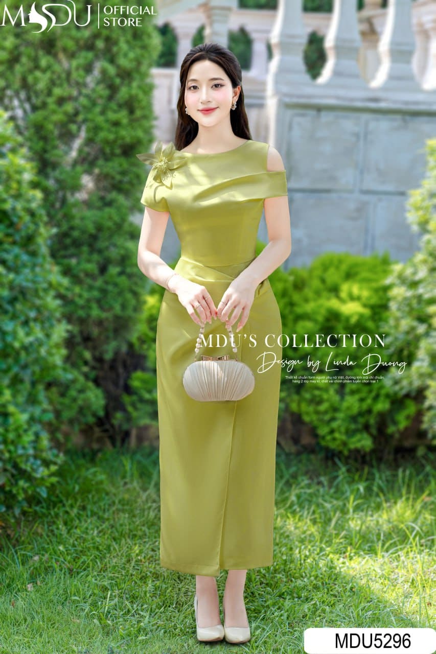 Váy Thiết Kế MDU5296 Lụa Twist Satin Xanh Cốm Dáng Dài Ôm Suông – Cổ Thuyền Lệch Vai Đính Hoa 3D Tinh Xảo 25 Váy Thiết Kế MDU5296