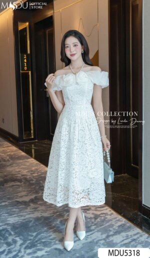 Váy Thiết Kế MDU5318 Ren Hoa Nổi & Tơ Organza Trắng Dáng Xòe Midi Vai Trễ Bồng Bềnh Thanh Khiết