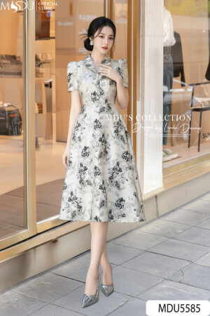 Váy Thiết Kế MDU5585 Lụa Twist Satin Trắng Họa Tiết Đen Dáng Xòe Cổ Vest Cách Điệu Sang Trọng