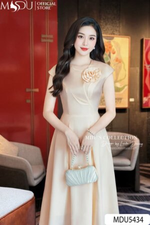 Alternative view of Váy Thiết Kế MDU5434 Lụa Twist Satin Kem Dịu Dàng, Quý Phái Và Thanh Lịch