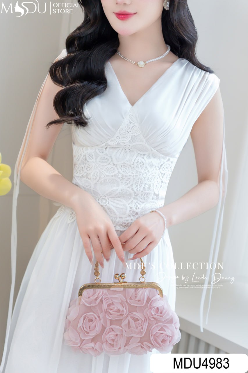 Váy Thiết Kế MDU4983 Tơ Nhũ Trắng Nhẹ Dài Xòe Cổ V Chéo Phối Ren Thêu Nổi Tinh Khôi Và Sang Trọng 6 Váy Thiết Kế MDU4983 Tơ Nhũ Trắng Nhẹ Dài Xòe Cổ V Chéo Phối Ren Thêu Nổi Tinh Khôi Và Sang Trọng - Ảnh 4