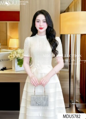 Alternative view of Váy Thiết Kế MDU5782 Ren Phối Tơ Óng Màu Kem Dáng Xòe Bồng Bềnh Hoa Đính Eo Thanh Lịch
