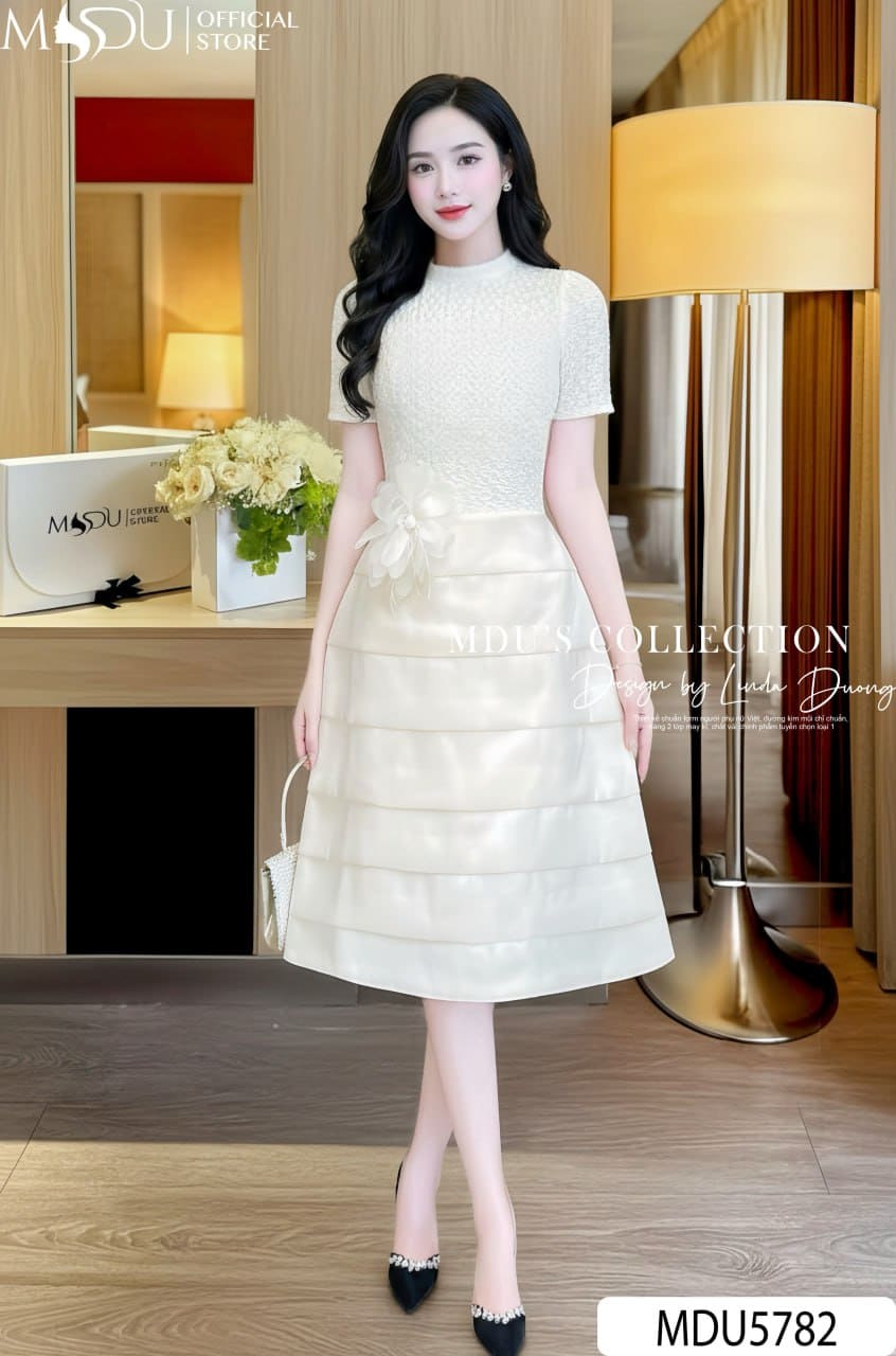 Váy Thiết Kế MDU5782 Ren Phối Tơ Óng Màu Kem Dáng Xòe Bồng Bềnh Hoa Đính Eo Thanh Lịch