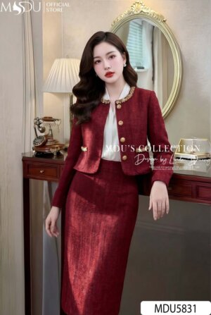 Alternative view of Set Thiết Kế MDU5831 Dạ Tweed Đỏ Đô Áo Khoác Đính Ngọc Chân Váy Xẻ Tà Sang Trọng