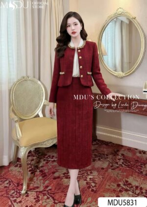 Set Thiết Kế MDU5831 Dạ Tweed Đỏ Đô Áo Khoác Đính Ngọc Chân Váy Xẻ Tà Sang Trọng