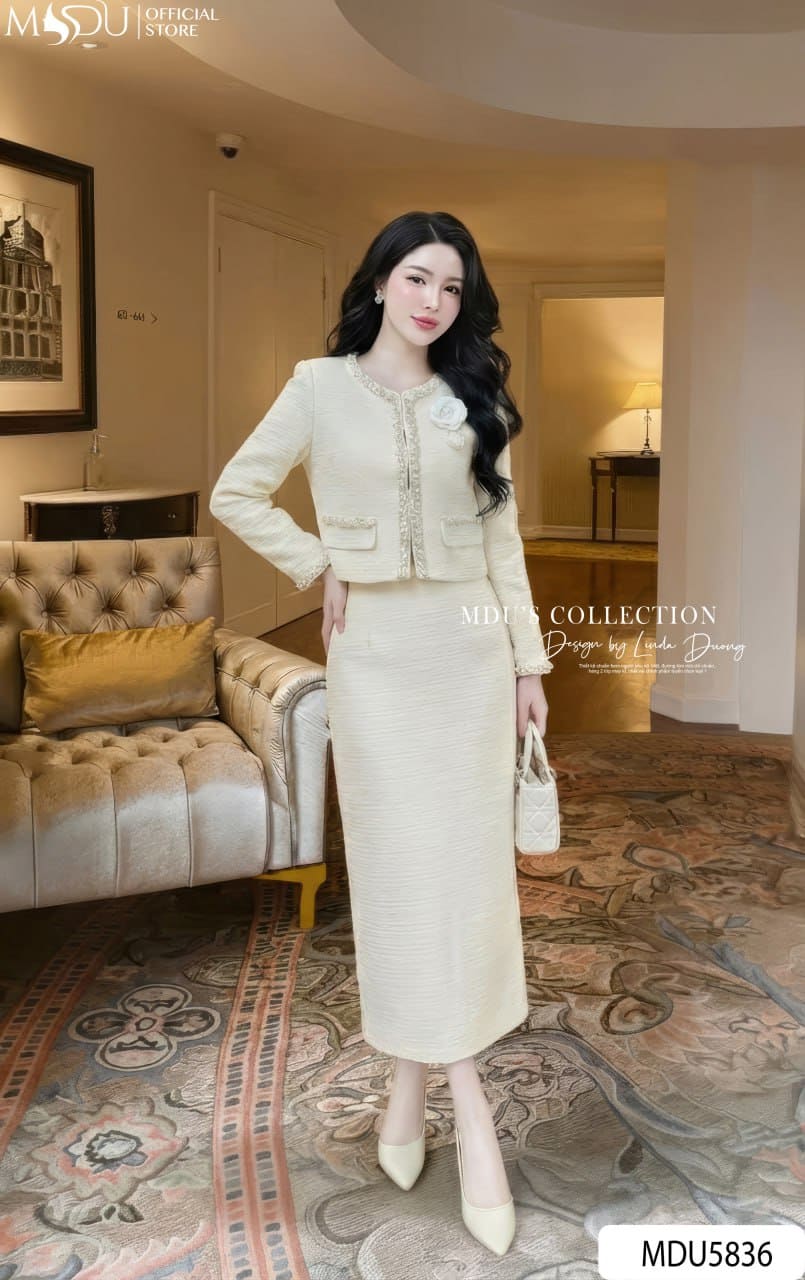 Set Thiết Kế MDU5836 Dạ Tweed Kem Áo Khoác Đính Ngọc Hoa Cài Chân Váy Midi Xẻ Tà Thanh Lịch
