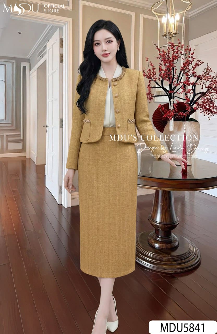 Set Thiết Kế MDU5841 Dạ Tweed Vàng Áo Khoác Ngắn Đính Ngọc Chân Váy Midi Xẻ Tà Thanh Lịch