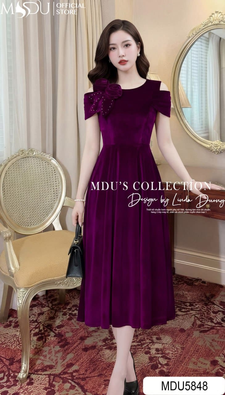 Váy Thiết Kế MDU5848 Nhung Hàn Đỏ Ánh Tím Dáng Xòe Midi Hoa Vai Đính Đá Sang Trọng